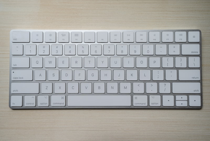 Mekaniskt tangentbord, kompakt, vitt
