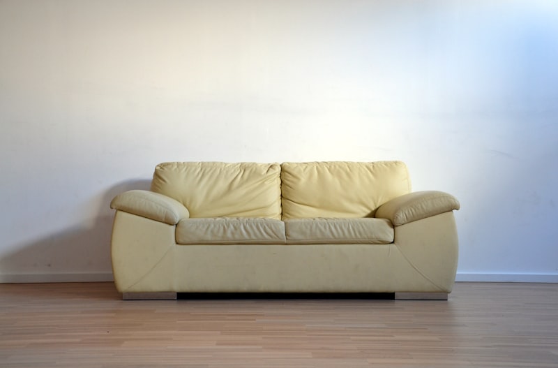 Skinnsoffa, beige, 2-sits